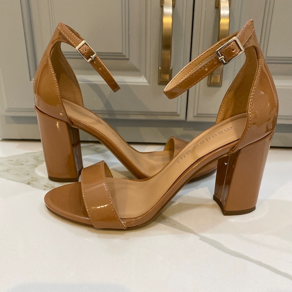 Open toe sandals size 6